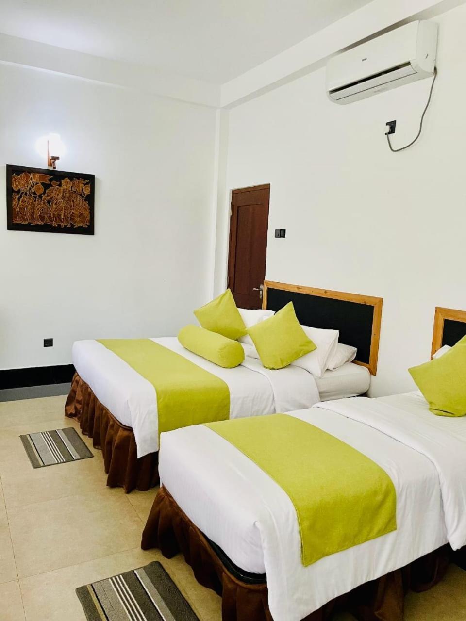 Thinaya Lake Resort Анурадхапура Екстериор снимка